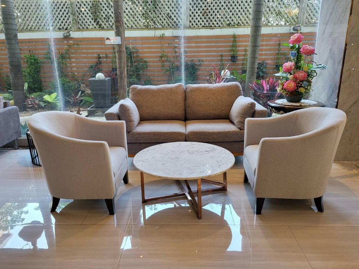 Three Seasons Bangkok Hotel Екстериор снимка