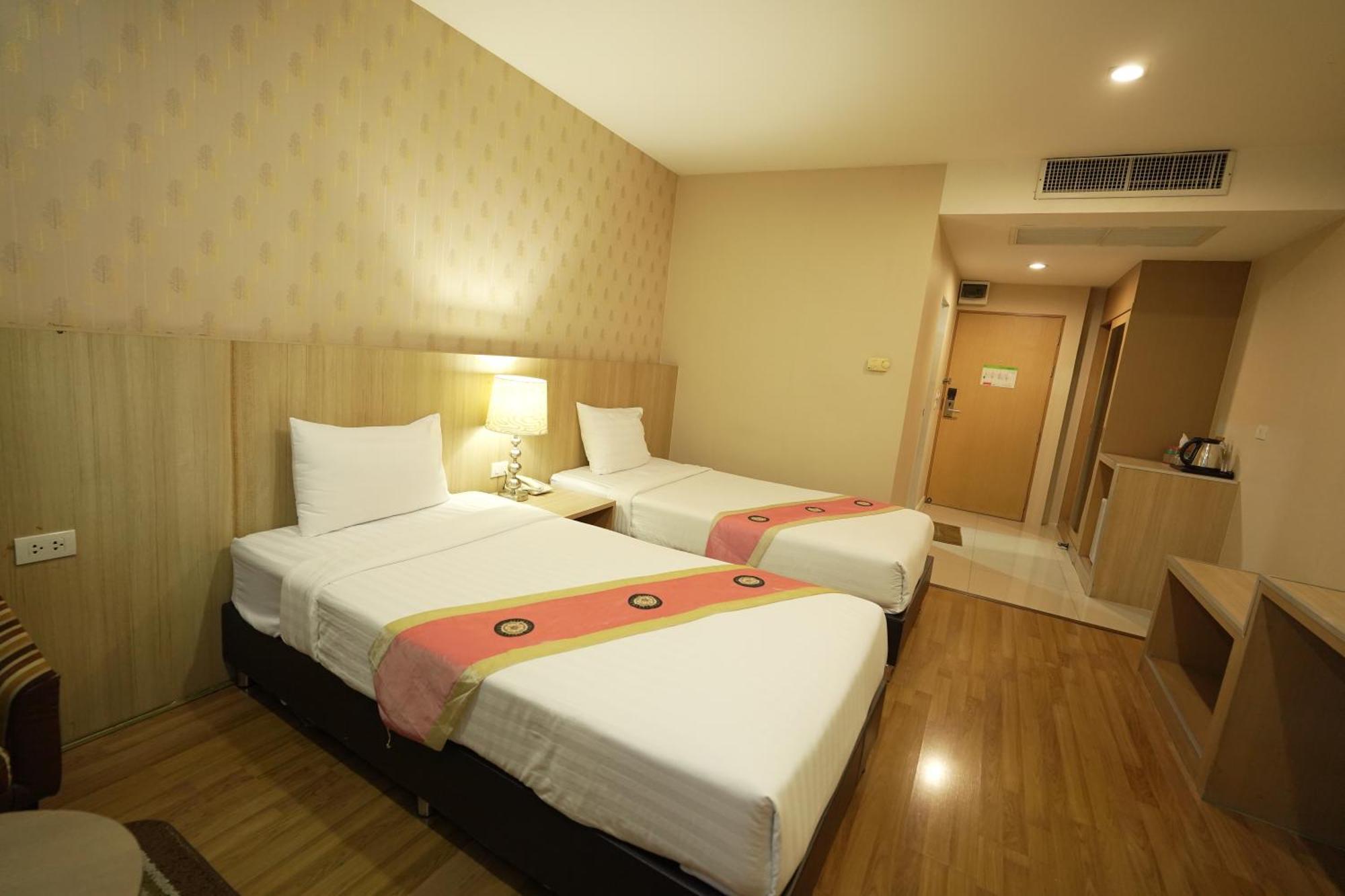 Three Seasons Bangkok Hotel Екстериор снимка