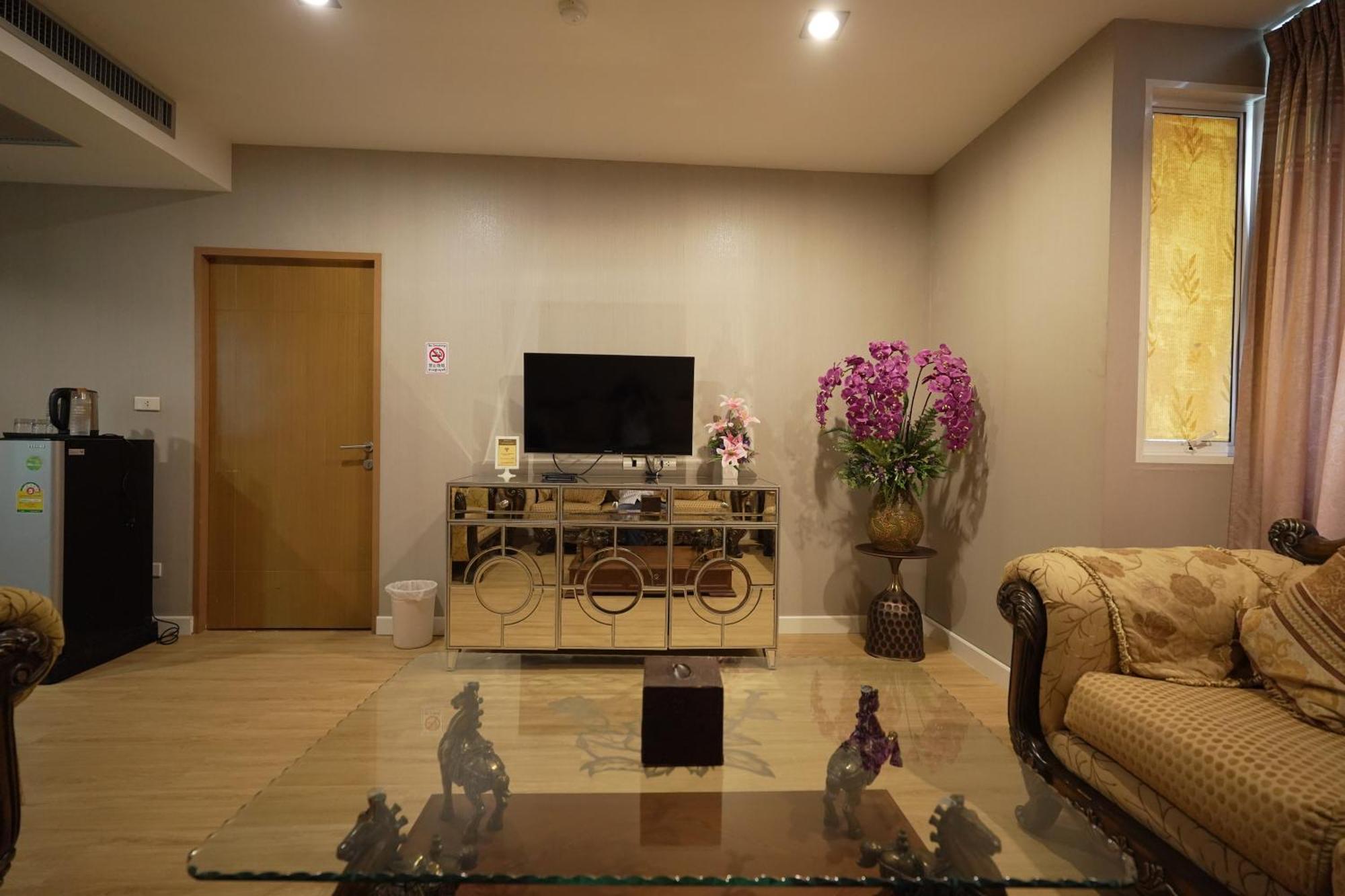 Three Seasons Bangkok Hotel Екстериор снимка