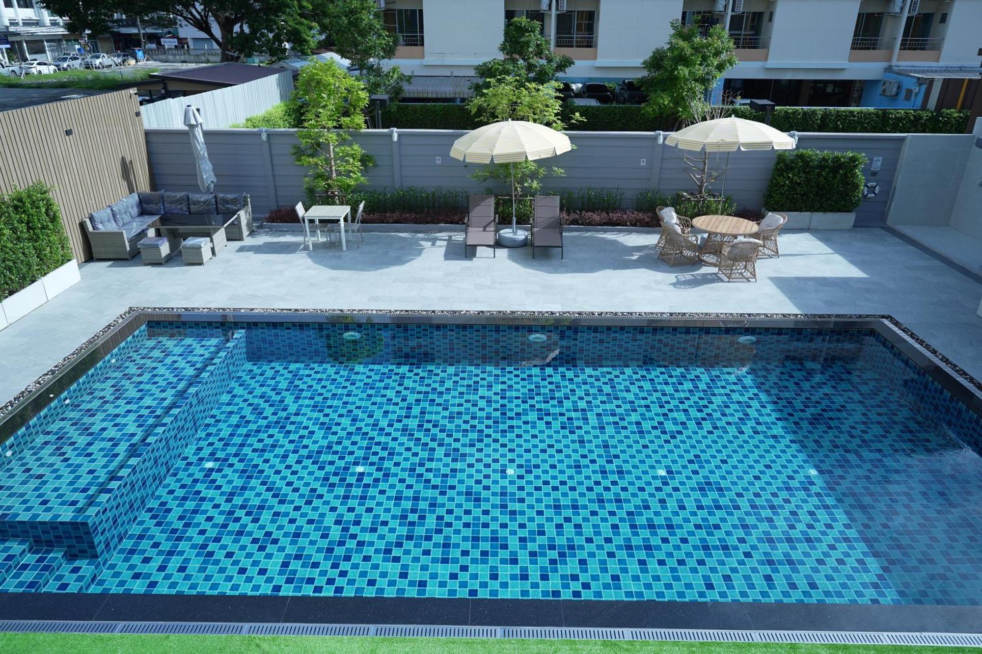 Three Seasons Bangkok Hotel Екстериор снимка