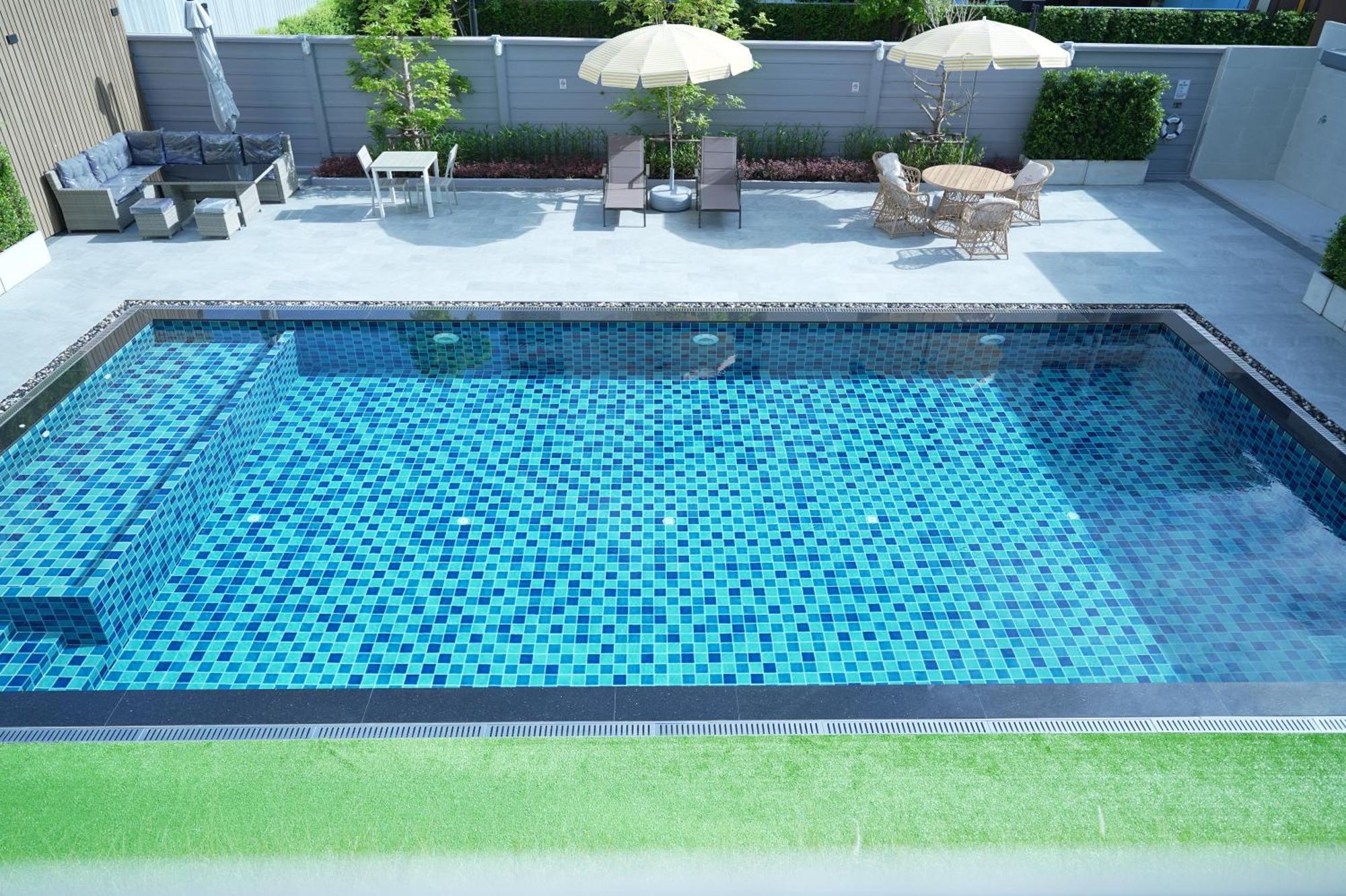 Three Seasons Bangkok Hotel Екстериор снимка