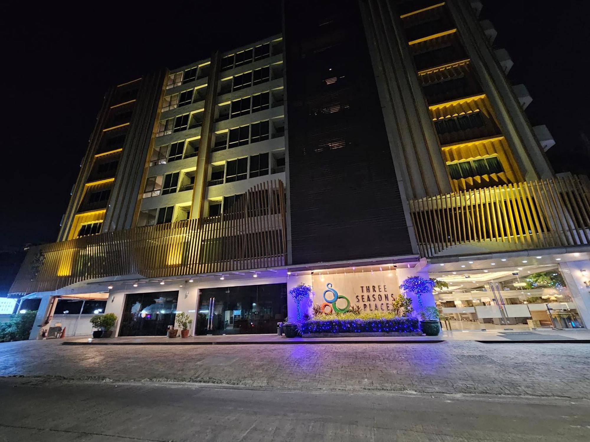 Three Seasons Bangkok Hotel Екстериор снимка