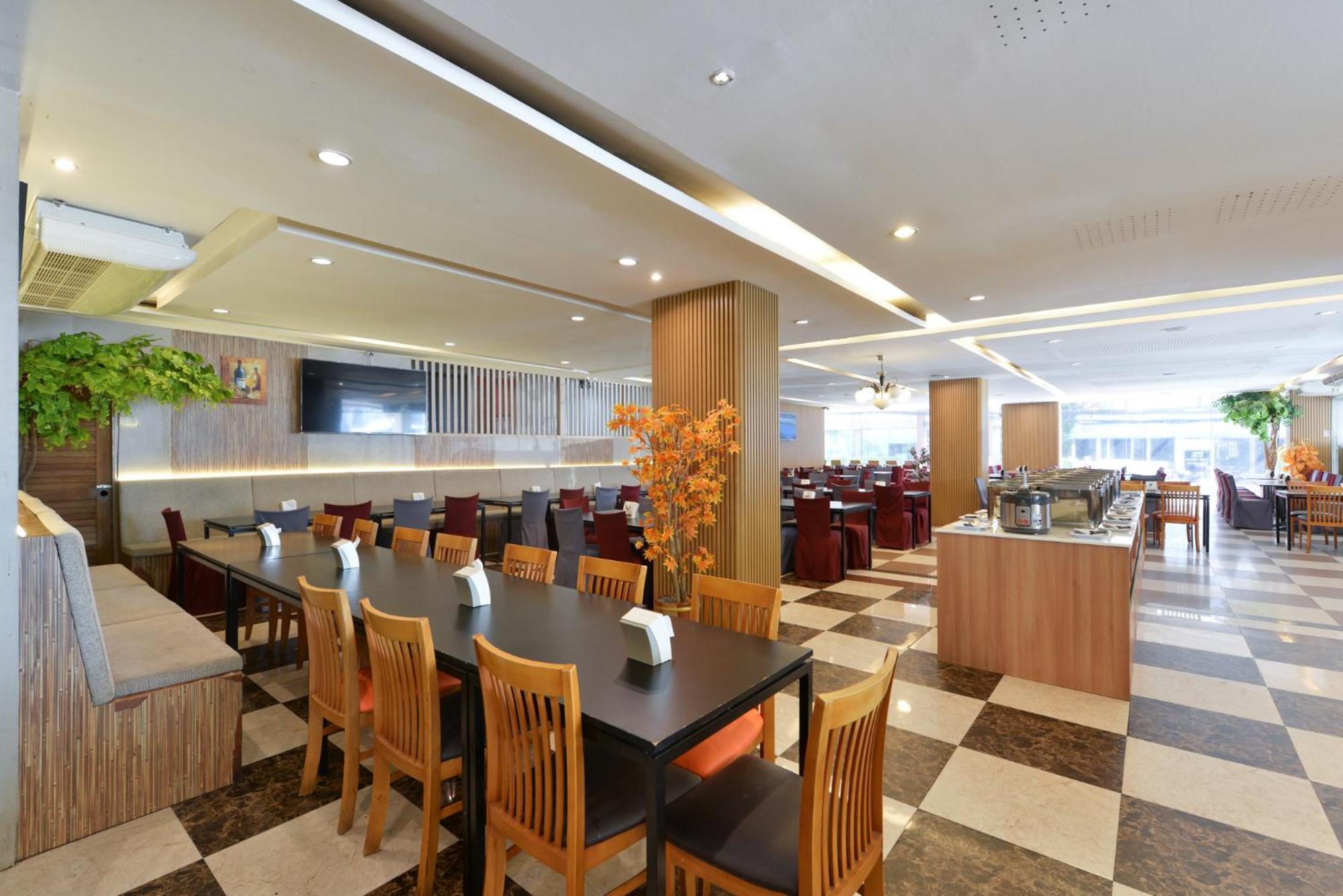 Three Seasons Bangkok Hotel Екстериор снимка