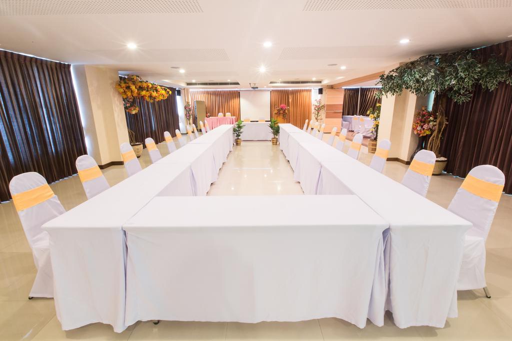 Three Seasons Bangkok Hotel Екстериор снимка