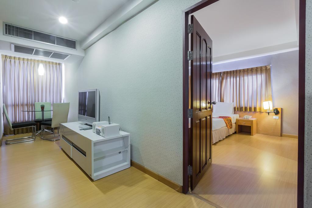 Three Seasons Bangkok Hotel Екстериор снимка