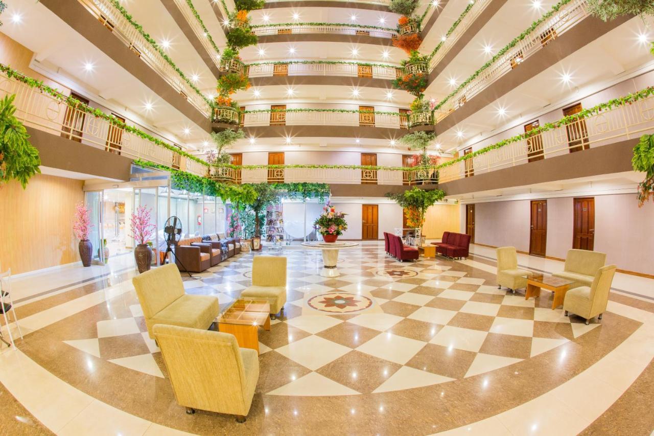 Three Seasons Bangkok Hotel Екстериор снимка