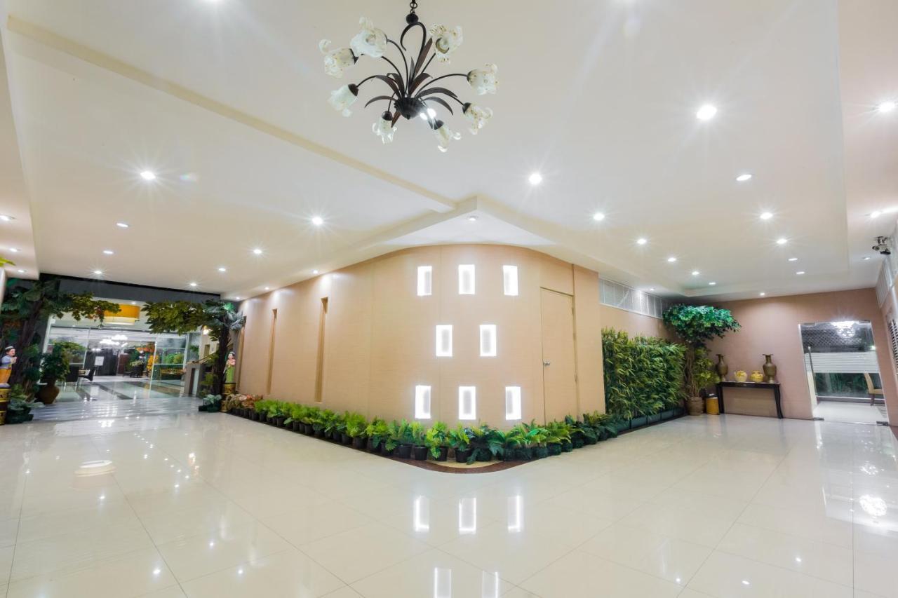Three Seasons Bangkok Hotel Екстериор снимка