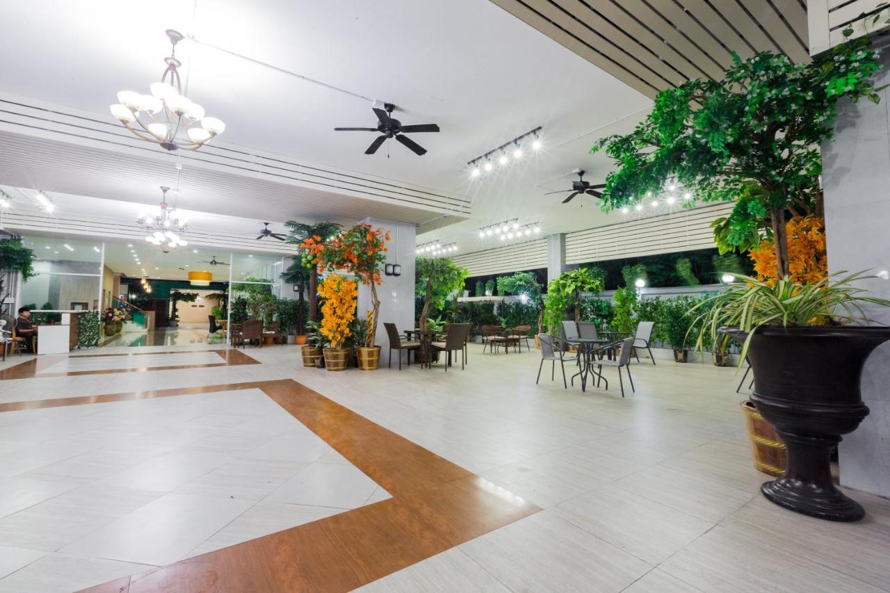 Three Seasons Bangkok Hotel Екстериор снимка